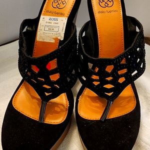 Daisy Fuentes Black Wedge Sandal